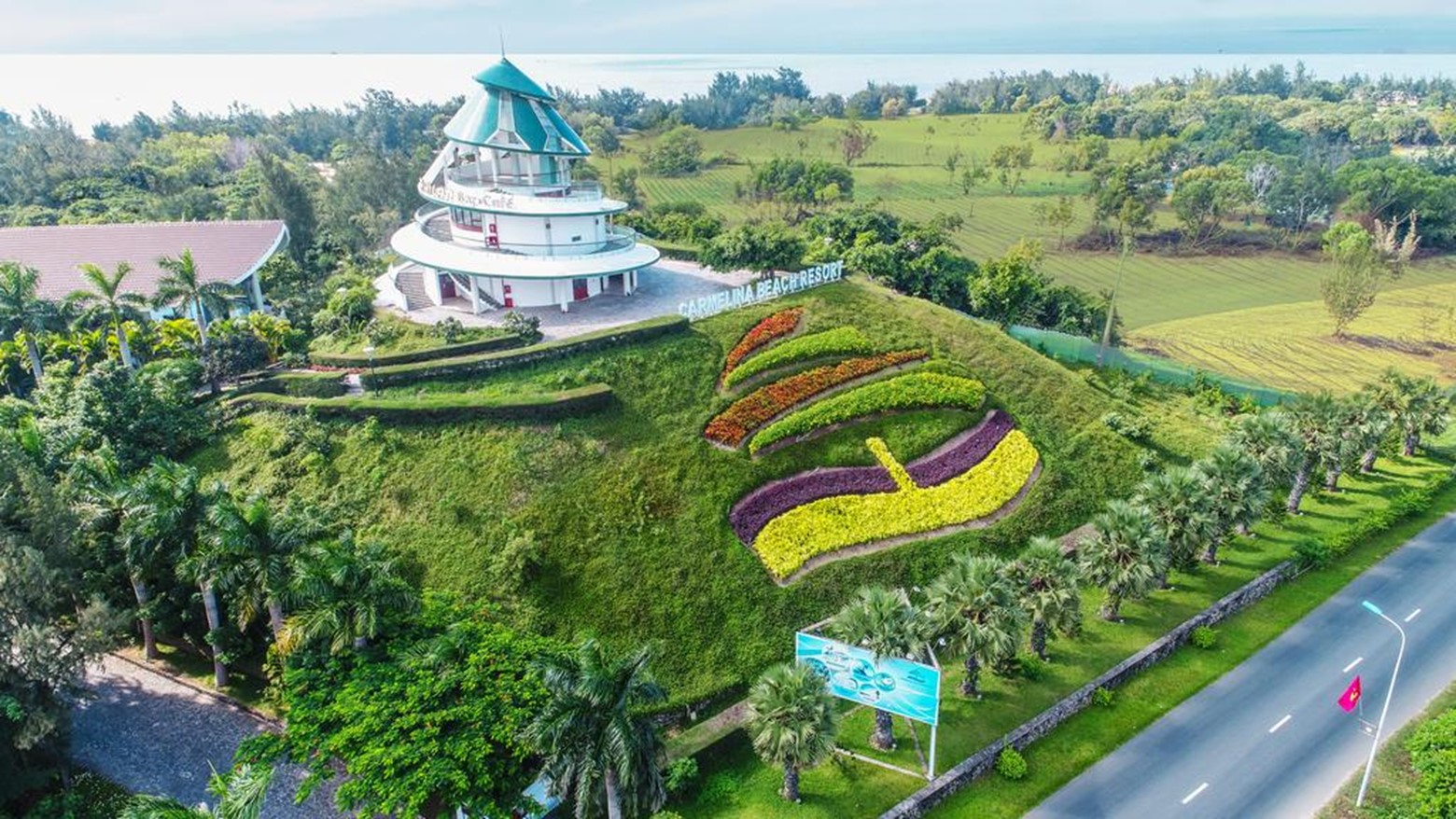 Carmelina Beach Resort: Bảng giá và Review chi tiết