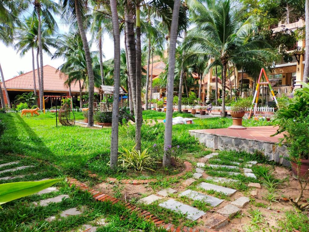 Hòn Rơm Central Beach Resort