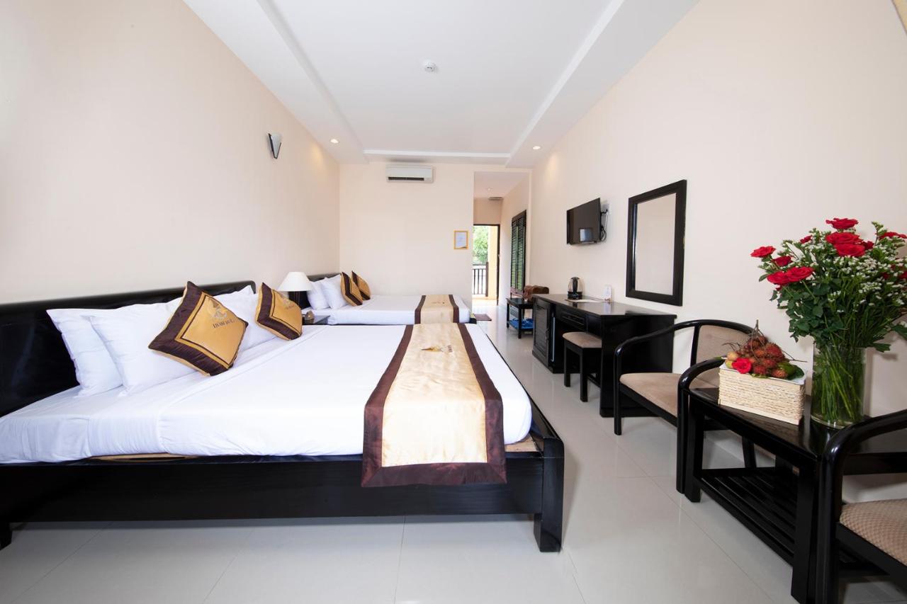 Hòn Rơm Central Beach Resort