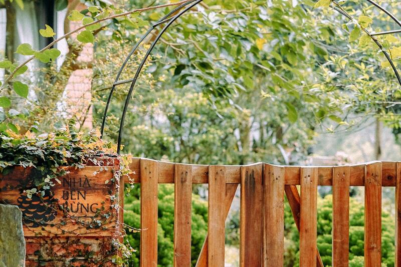 Nhà Bên Rừng - U Lesa - "Chạy trốn" ngay trong lòng "lo toan"