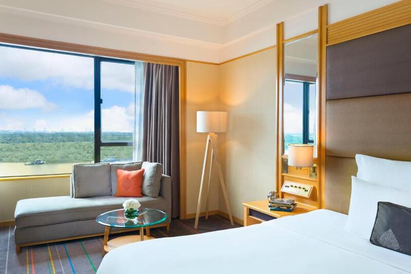Khách sạn Renaissance Sài Gòn Riverside - Bình yên bên sông Sài Gòn  