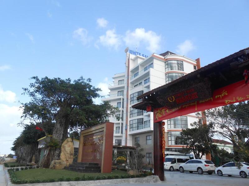 Khách Sạn White Sand Cam Ranh - Thả mình giữa cảnh biển thơ mộng