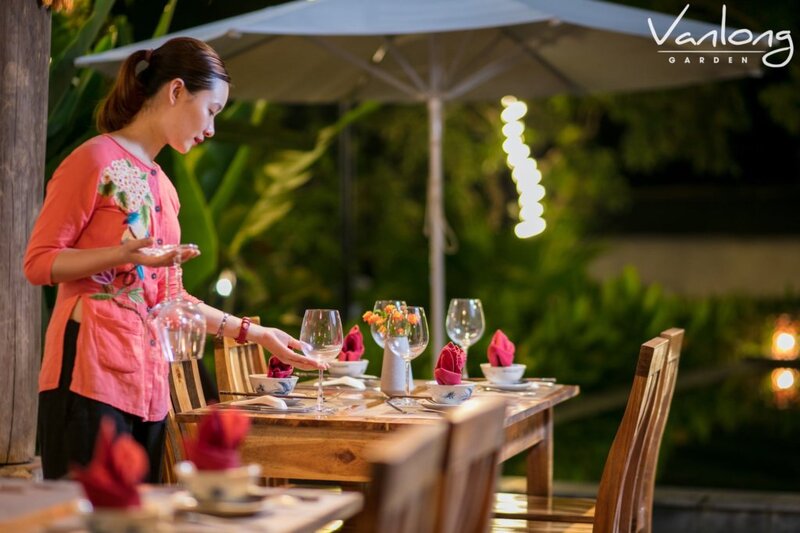 Chiêm ngưỡng vẻ đẹp cổ kính, thơ mộng chốn nghỉ dưỡng Van Long Resort
