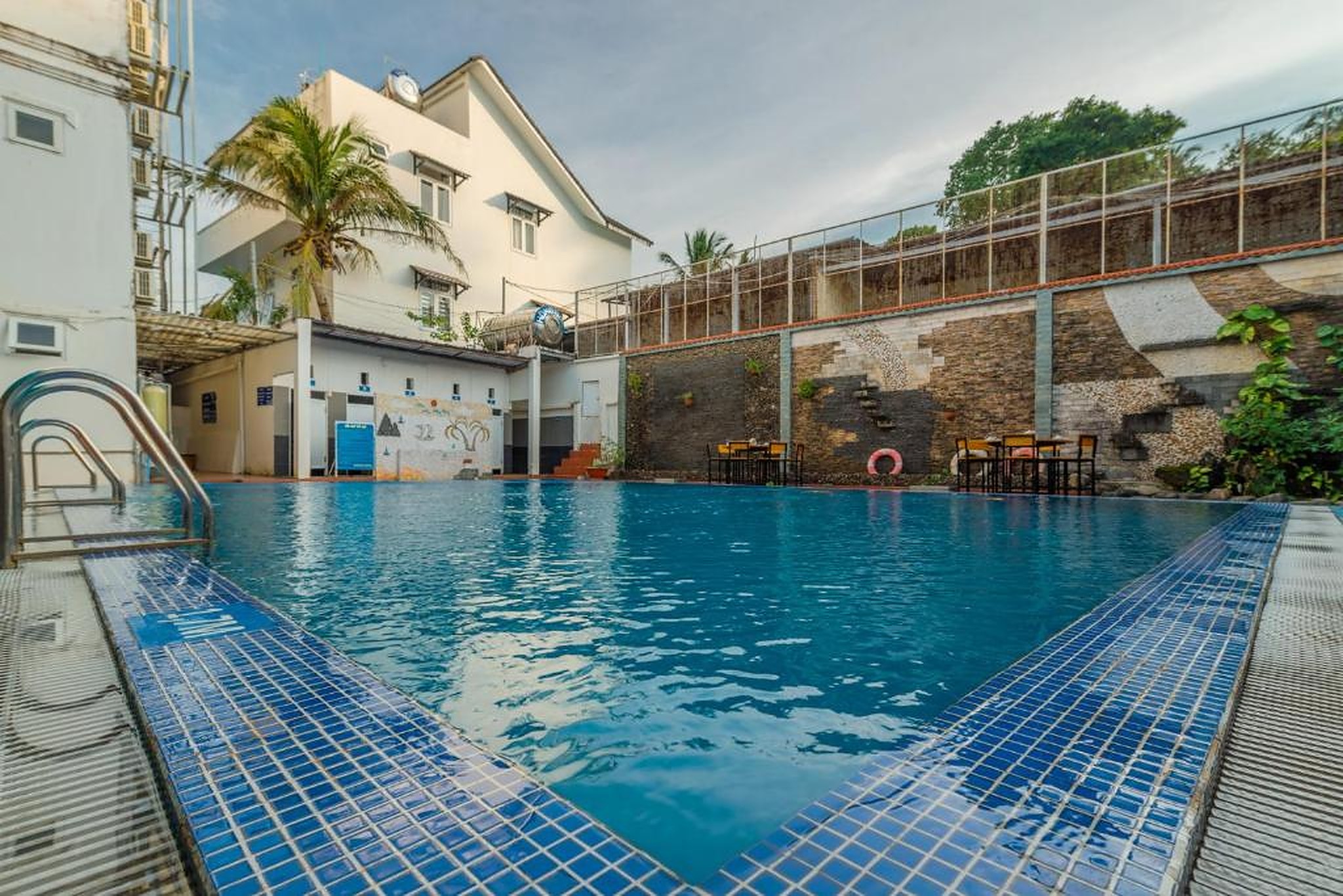 Holiday Phu Quoc Hotel - Khách sạn cao cấp giữa trung tâm đảo ngọc
