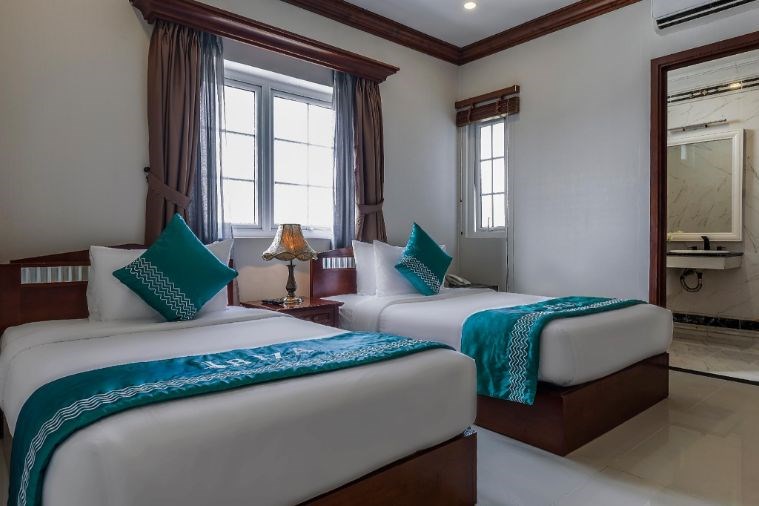 Ibiza Riverfront Hotel