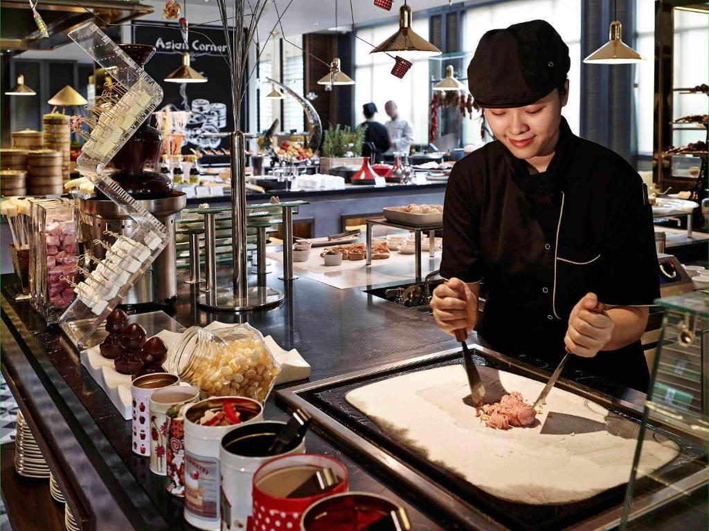 Khách sạn Sofitel Sài Gòn - Lâu đài giữa Sài Thành diễm lệ