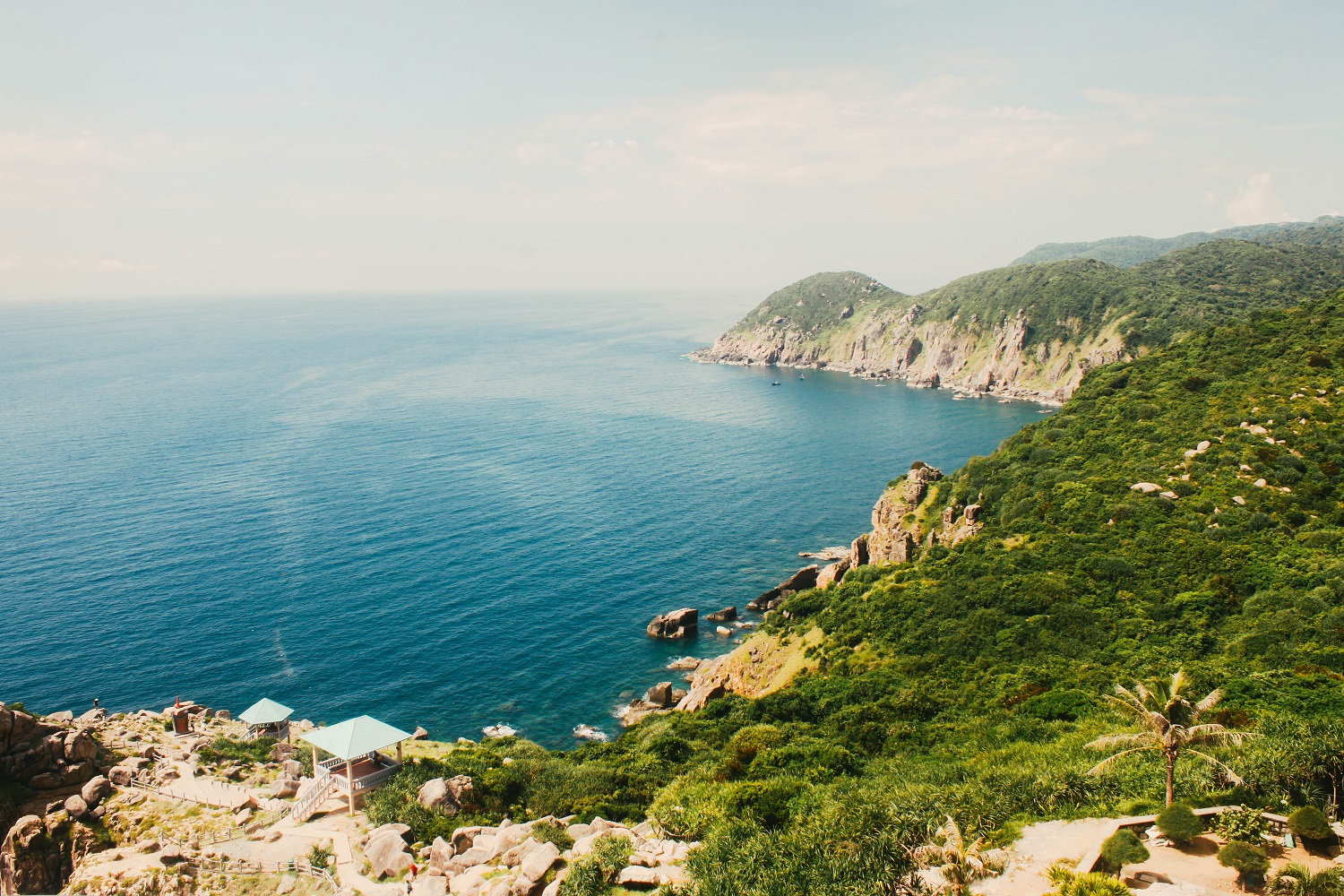 Top 12 bãi biển Nha Trang đẹp như tranh vẽ