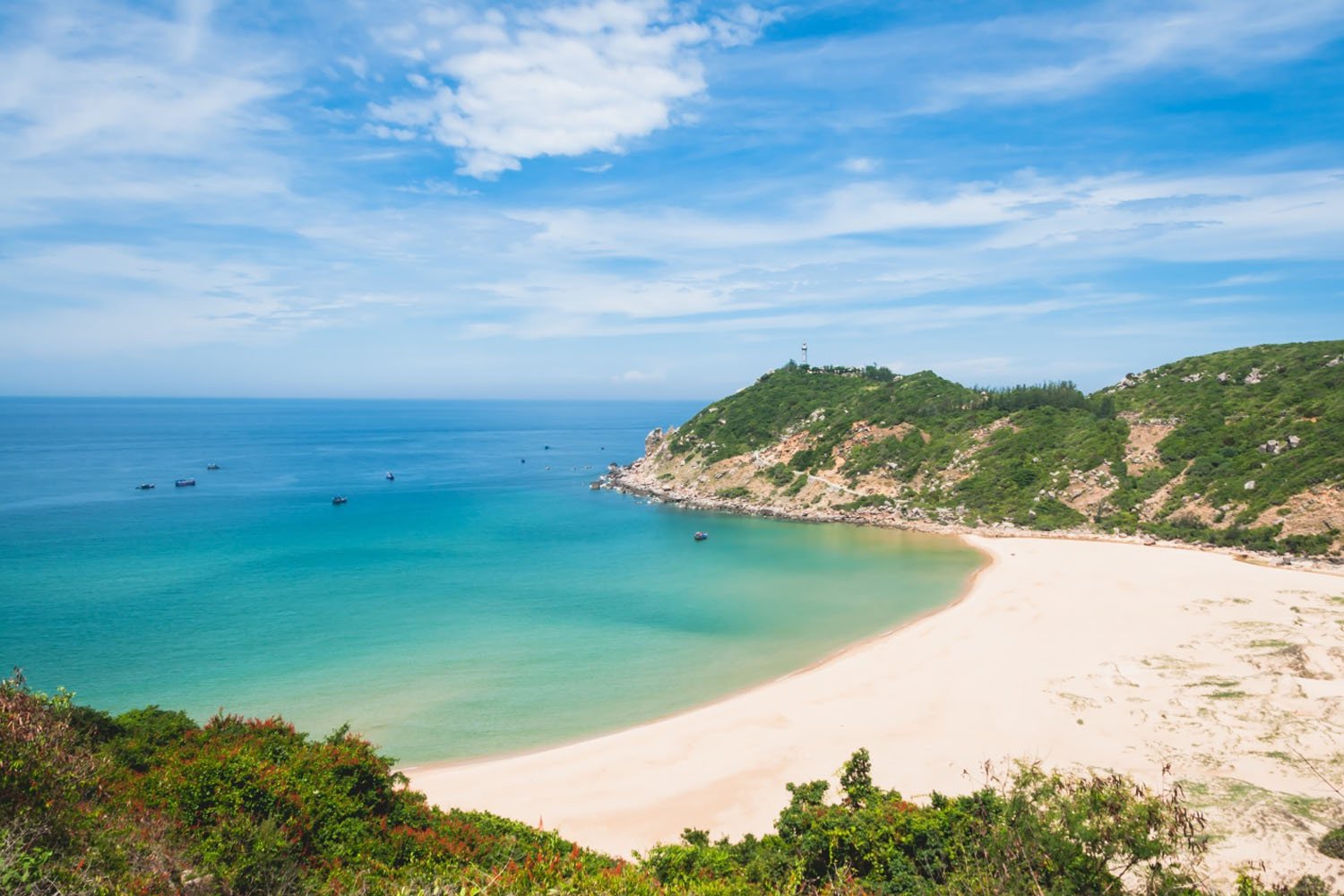Top 12 bãi biển Nha Trang đẹp như tranh vẽ