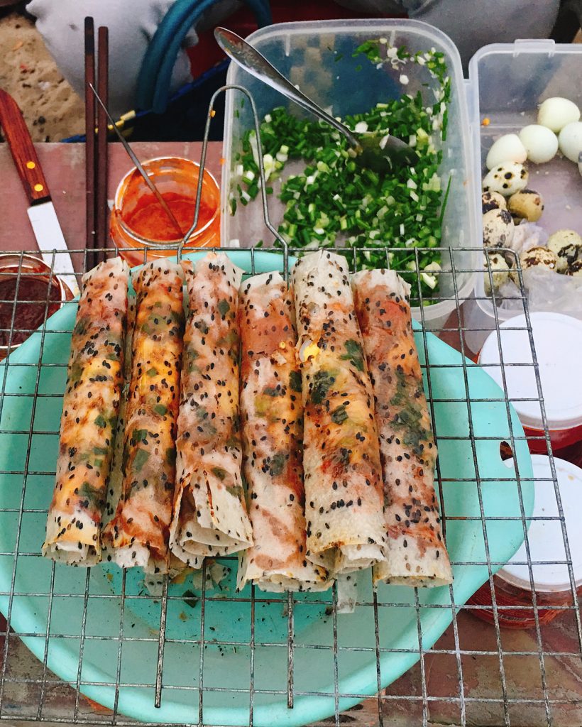 Bánh tráng mắm ruốc Đà Lạt: món ăn vặt không thể bỏ lỡ