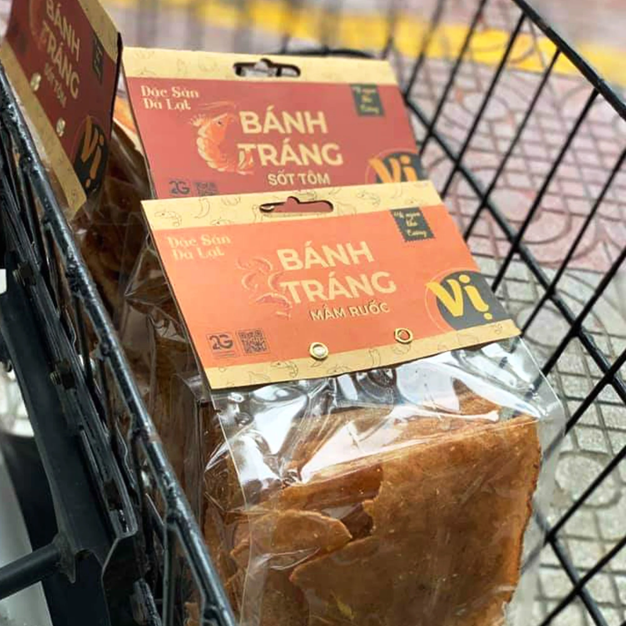 Bánh tráng mắm ruốc Đà Lạt: món ăn vặt không thể bỏ lỡ