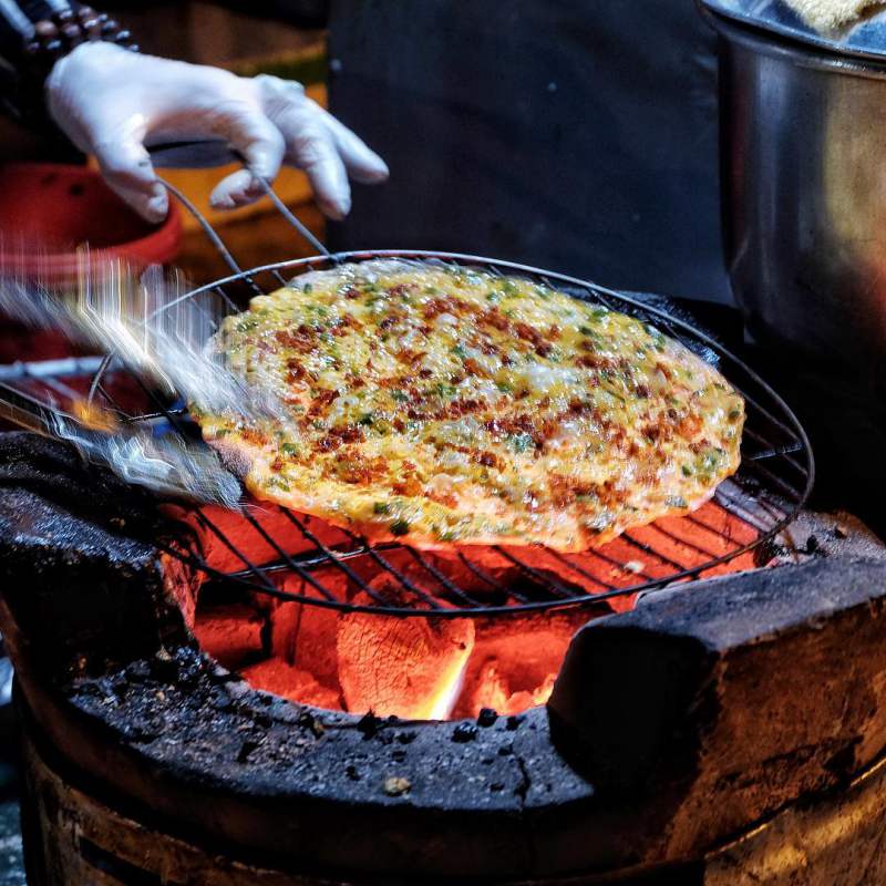 Bánh tráng mắm ruốc Đà Lạt: món ăn vặt không thể bỏ lỡ