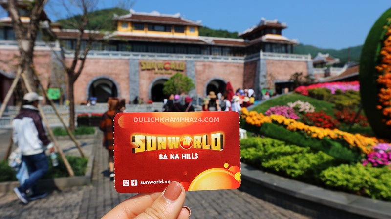 Review cầu vàng Đà Nẵng: kiệt tác nghệ thuật của Bà Nà Hills