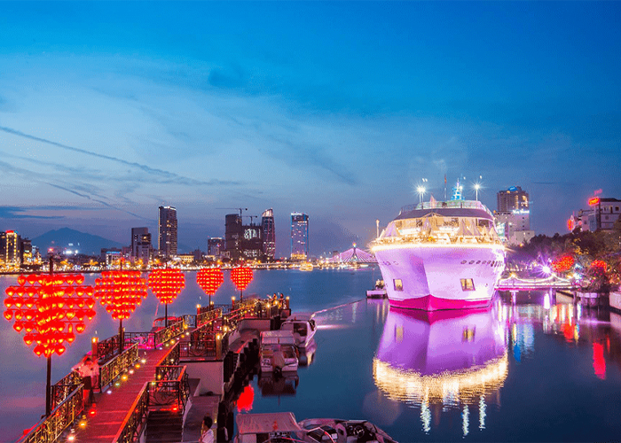 Cầu tình yêu Đà Nẵng: nơi sống ảo khiến giới trẻ "phát cuồng"