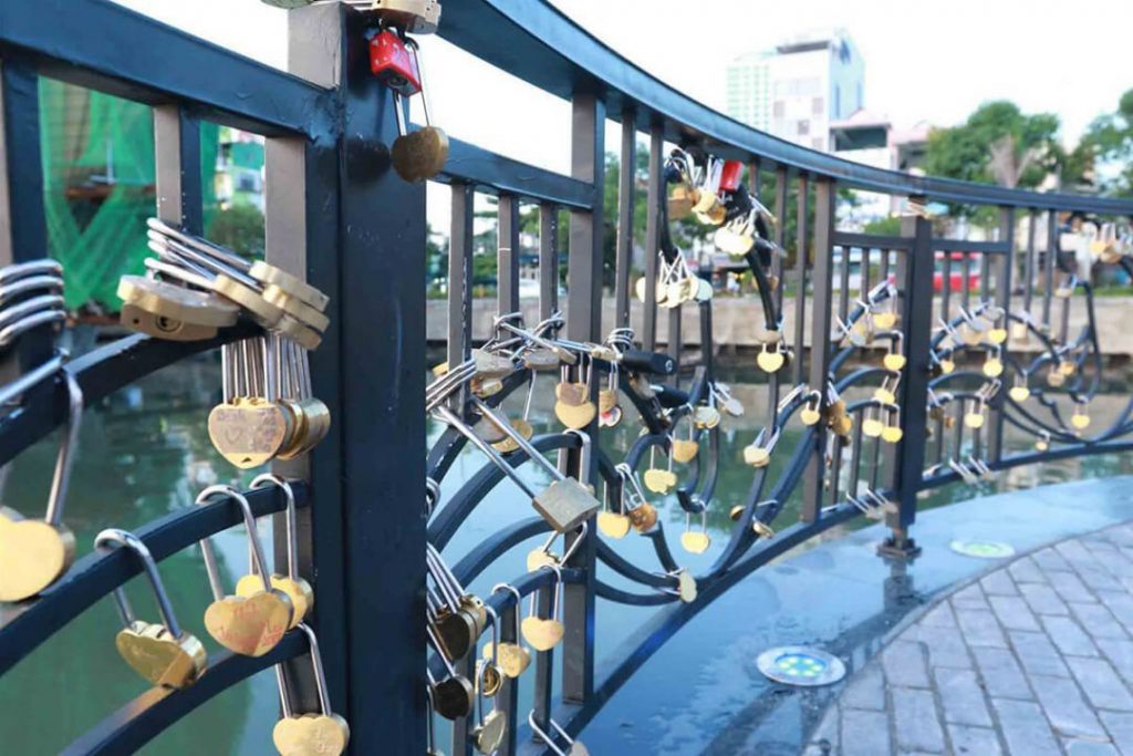 Cầu tình yêu Đà Nẵng: nơi sống ảo khiến giới trẻ "phát cuồng"