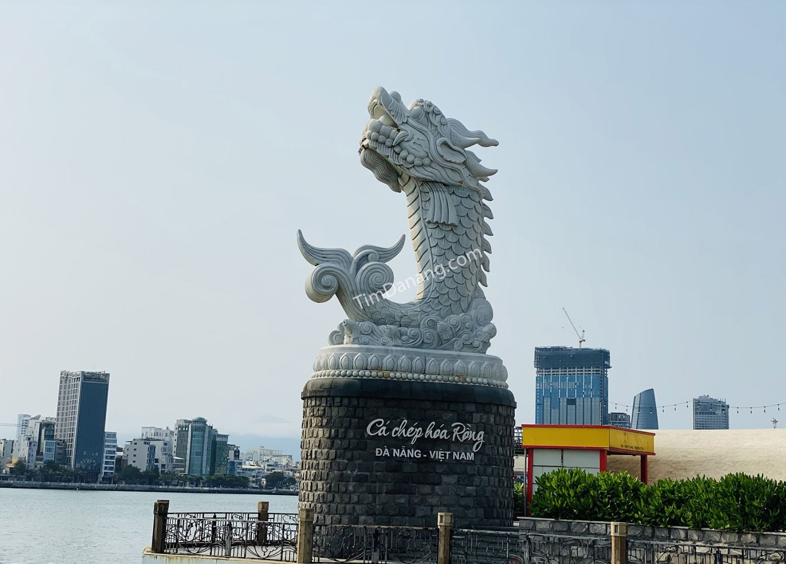 Cầu tình yêu Đà Nẵng: nơi sống ảo khiến giới trẻ "phát cuồng"