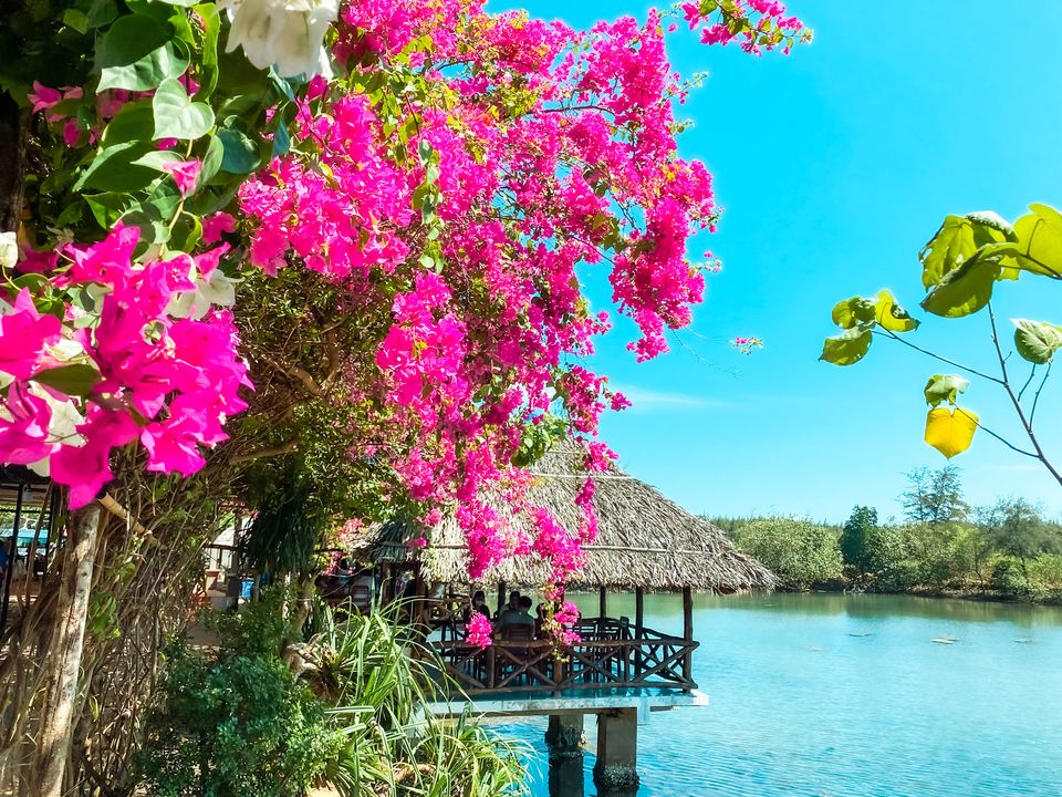 chợ hải sản Hồ Tràm 