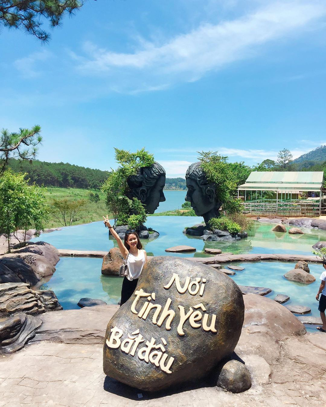 Hồ Vô Cực Đà Lạt: điểm check - in khiến giới trẻ điên đảo