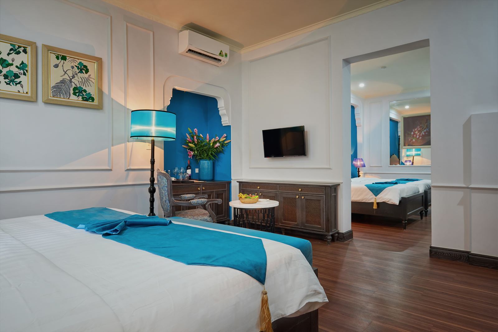 Manoir Des Arts Hotel