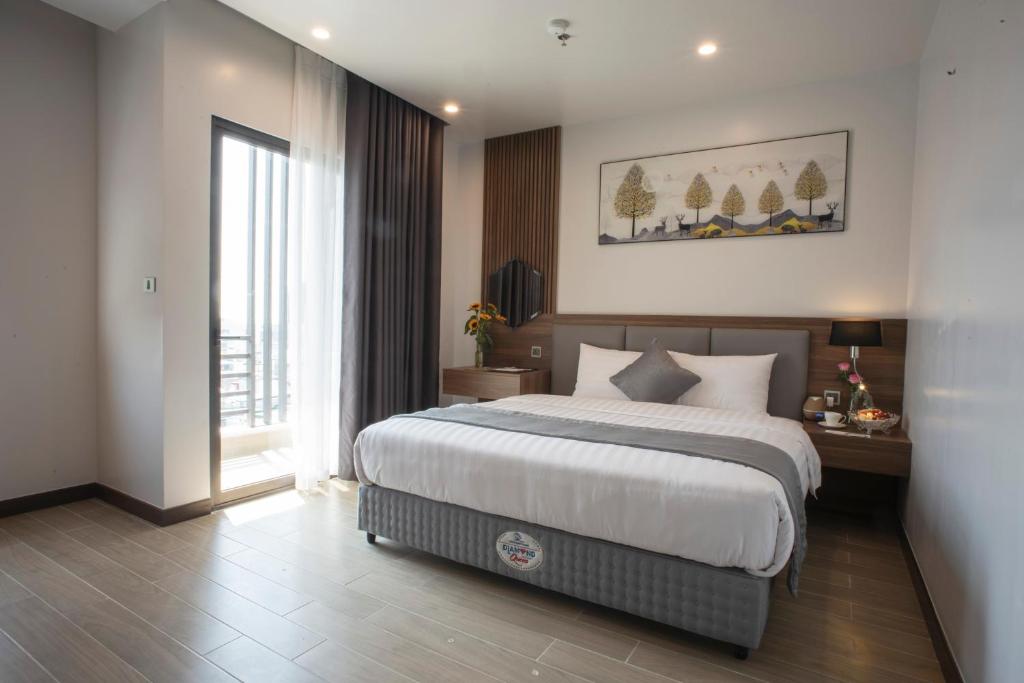 Zen Riverside Hotel