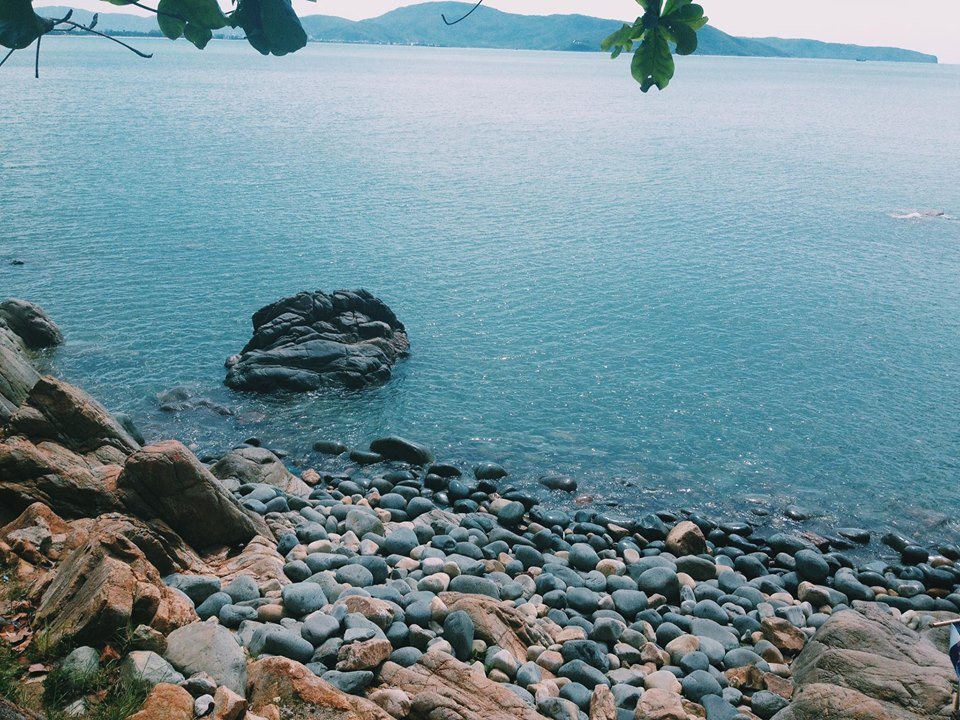 Bãi tắm Hoàng Hậu - Tựa bức tranh thủy mặc bên thành phố nhộn nhịp