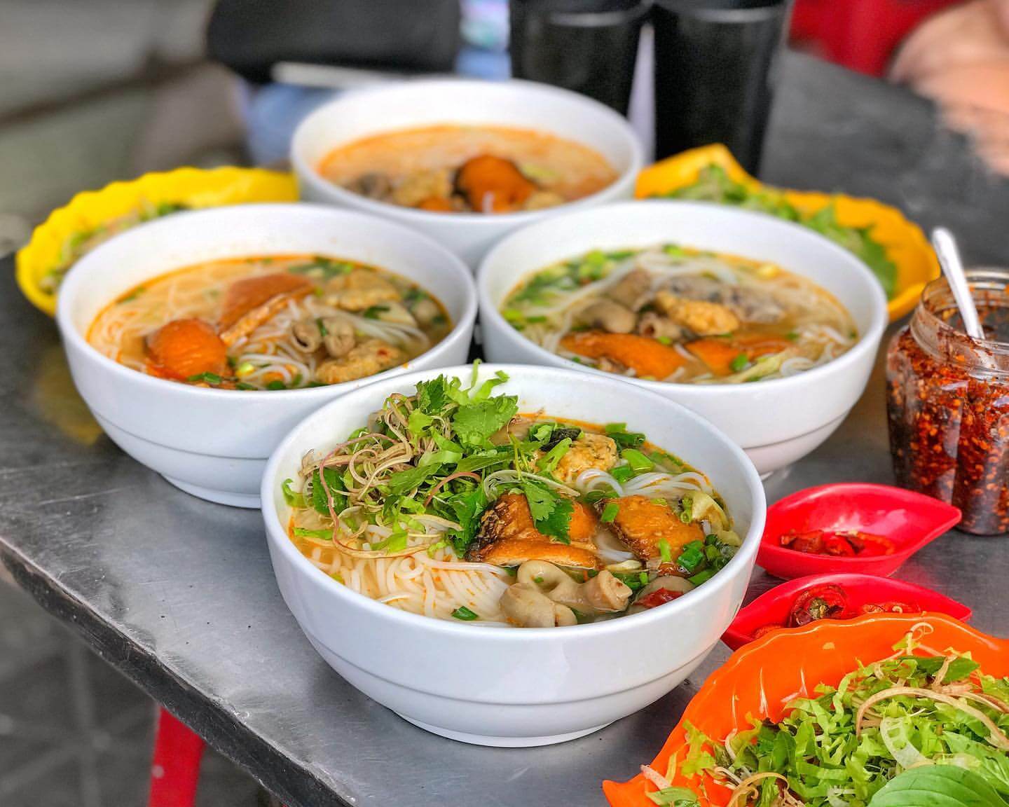 Bún cá cay Hải Phòng - Món ngon khó cưỡng giữa lòng hoa phượng đỏ