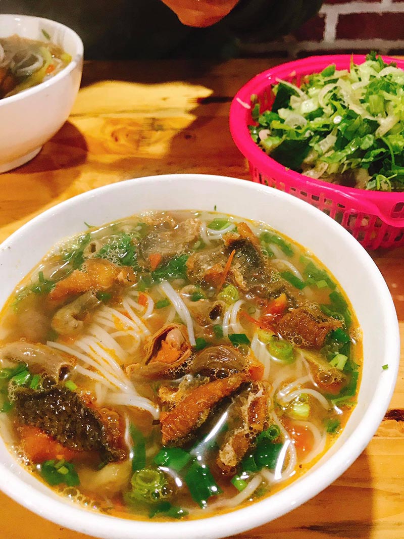 Bún cá cay Hải Phòng - Món ngon khó cưỡng giữa lòng hoa phượng đỏ