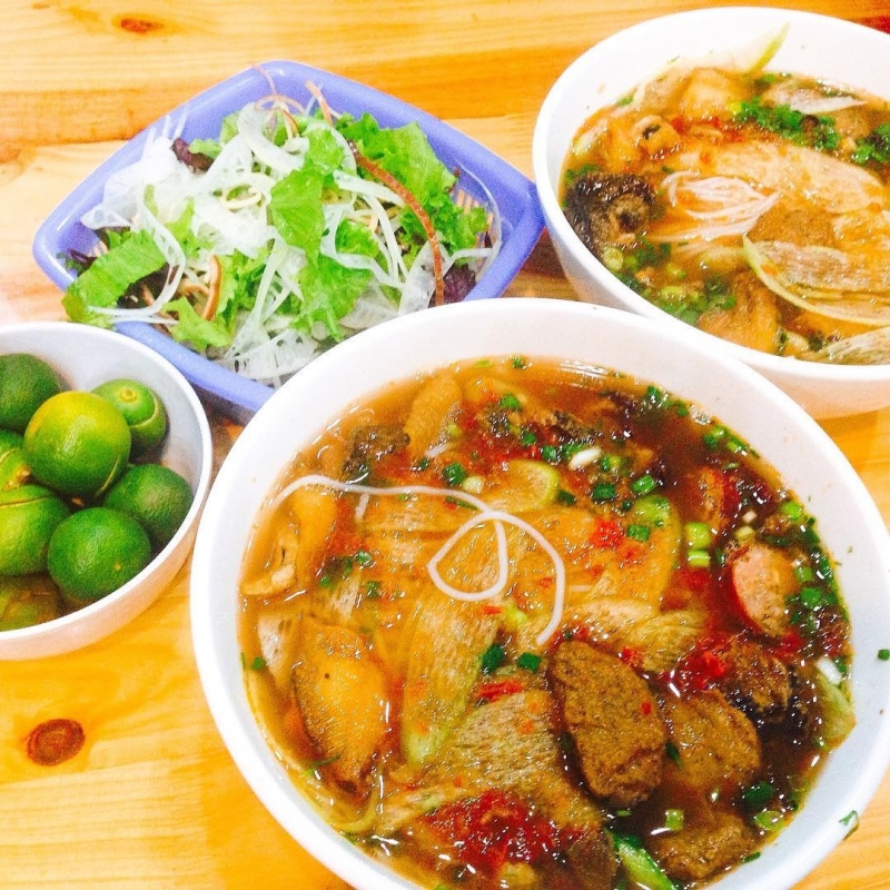 Bún cá cay Hải Phòng - Món ngon khó cưỡng giữa lòng hoa phượng đỏ