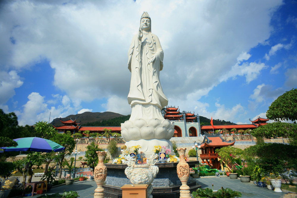 Bỏ túi kinh nghiệm du lịch chùa Ba Vàng chi tiết nhất 2022