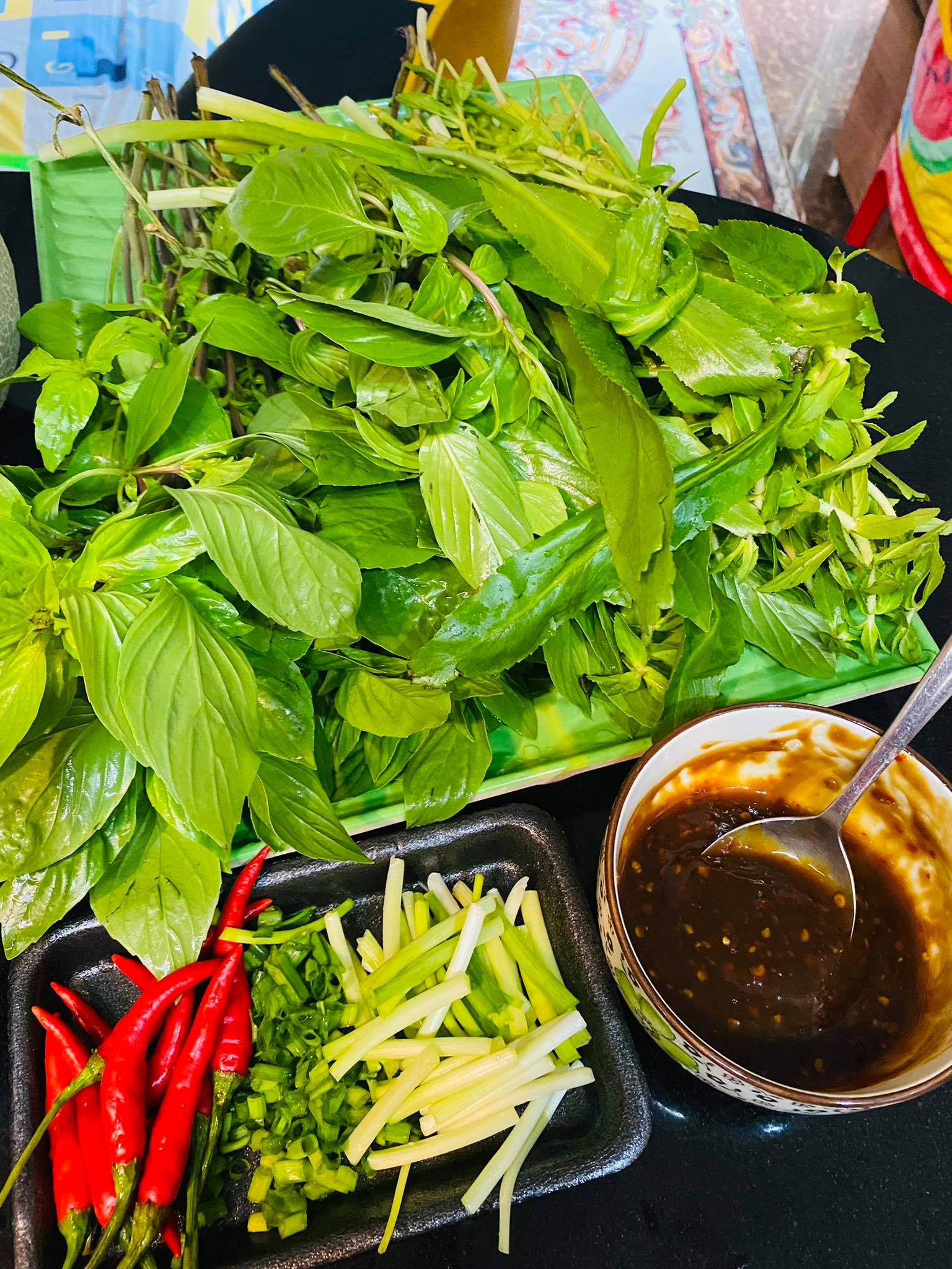 Bánh tráng cuốn thịt heo Đà Nẵng - Món ăn hấp dẫn không thể bỏ qua