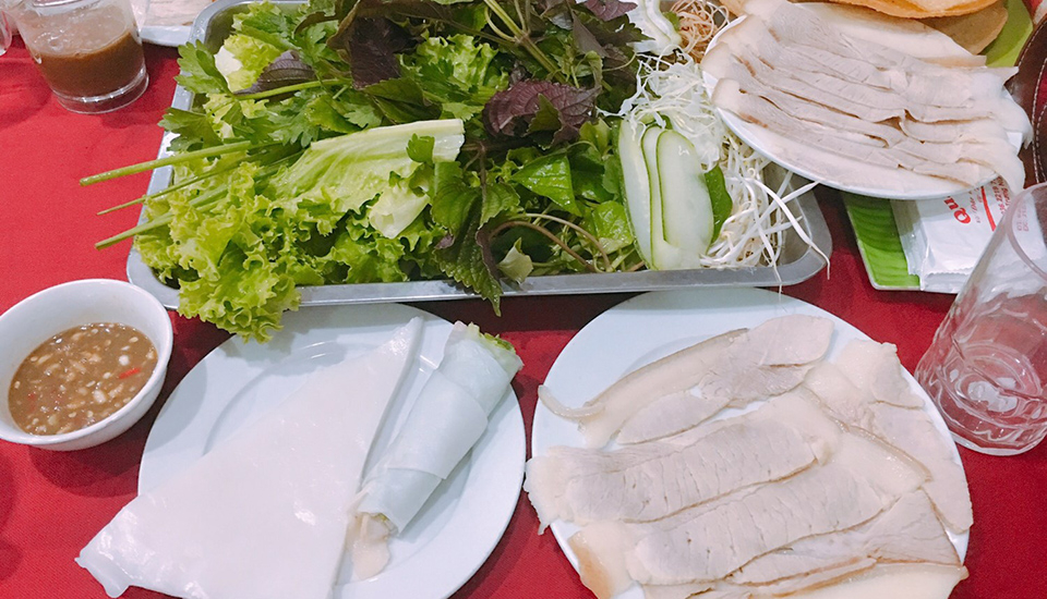 Bánh tráng cuốn thịt heo Đà Nẵng - Món ăn hấp dẫn không thể bỏ qua