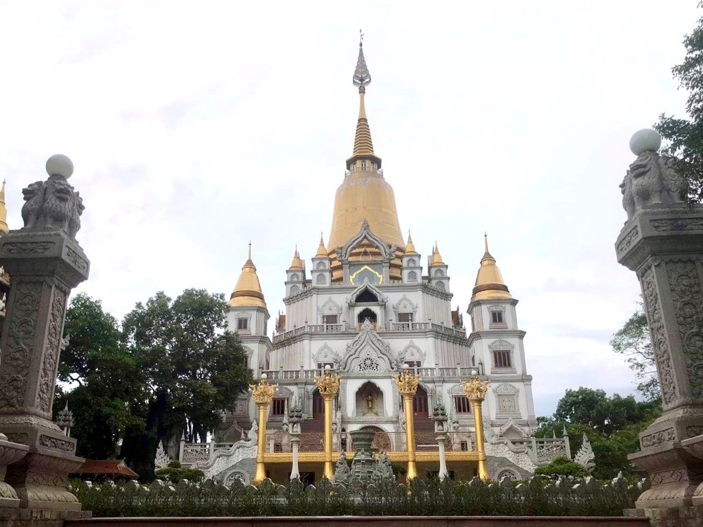 Review Chùa Bửu Long - Ngôi chùa mang phong cách Thái nổi tiếng