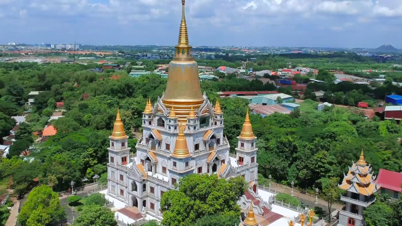Review Chùa Bửu Long - Ngôi chùa mang phong cách Thái nổi tiếng
