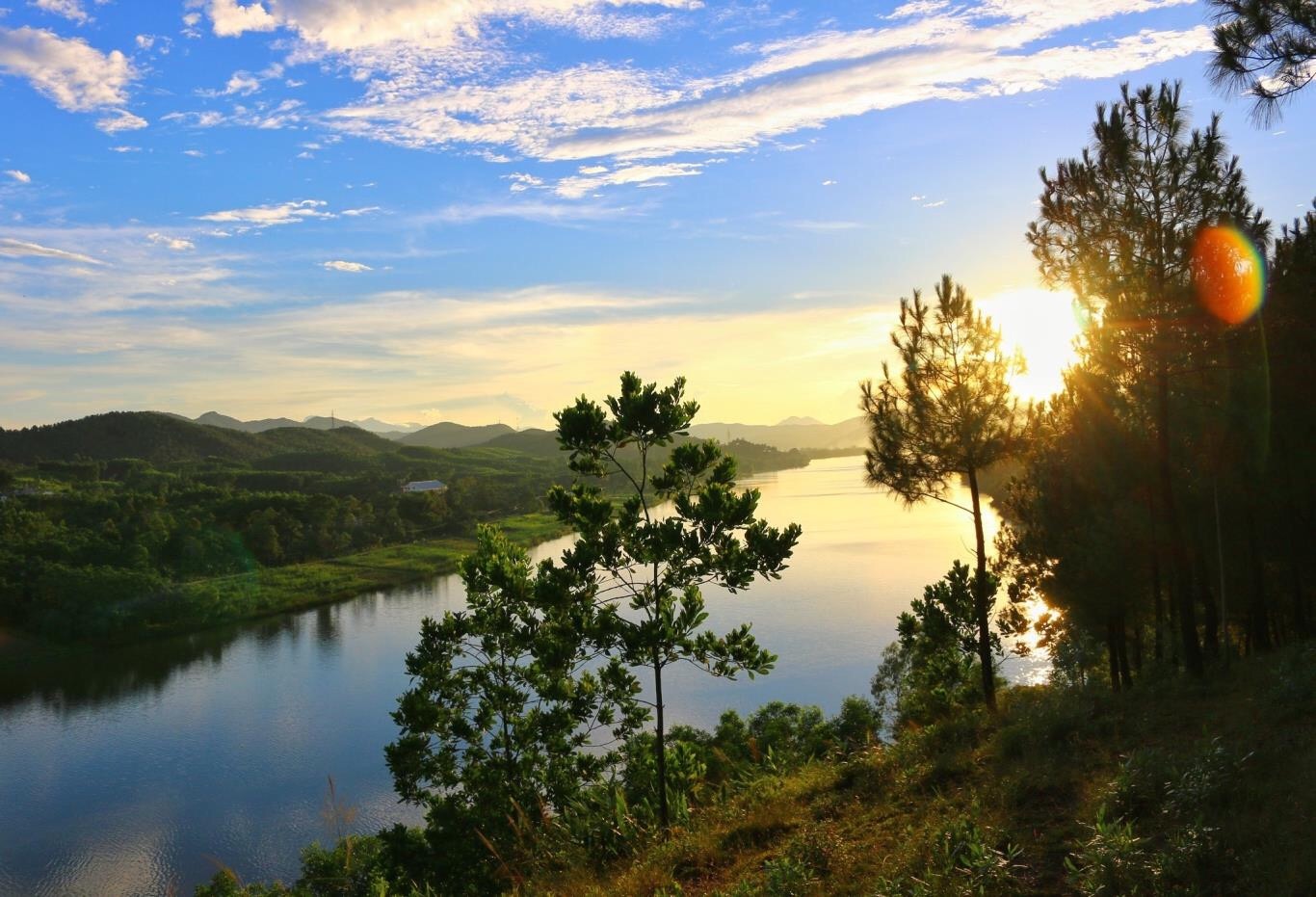 TOP 20 ĐỊA ĐIỂM DU LỊCH HUẾ - CHÌM ĐẮM TRONG VẺ MỘNG MƠ 