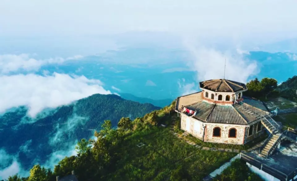 Khám phá dãy núi Bạch Mã từ A-Z