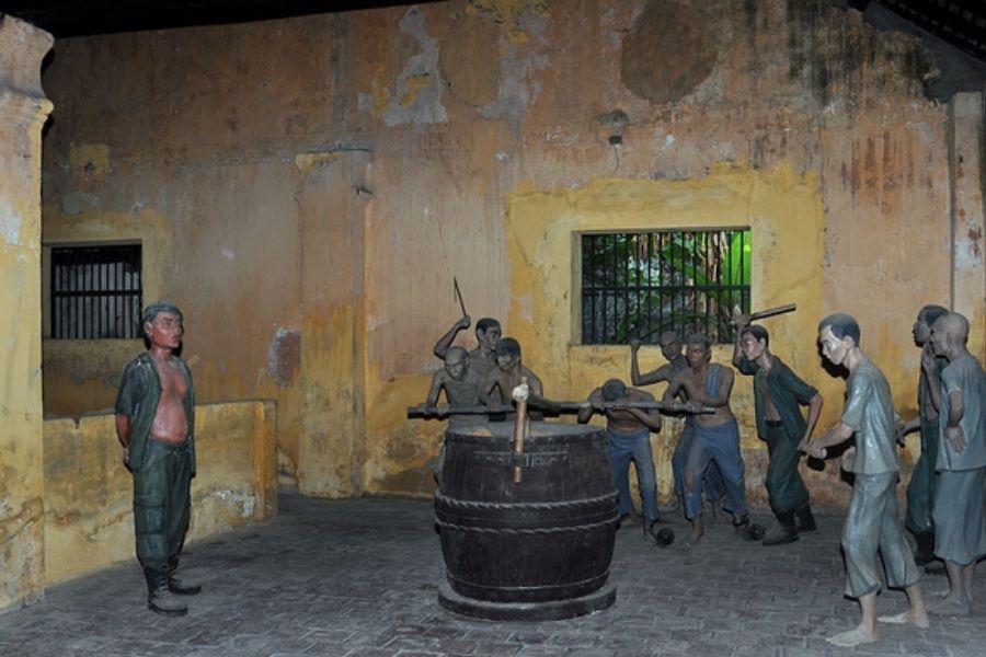 nhà tù côn đảo