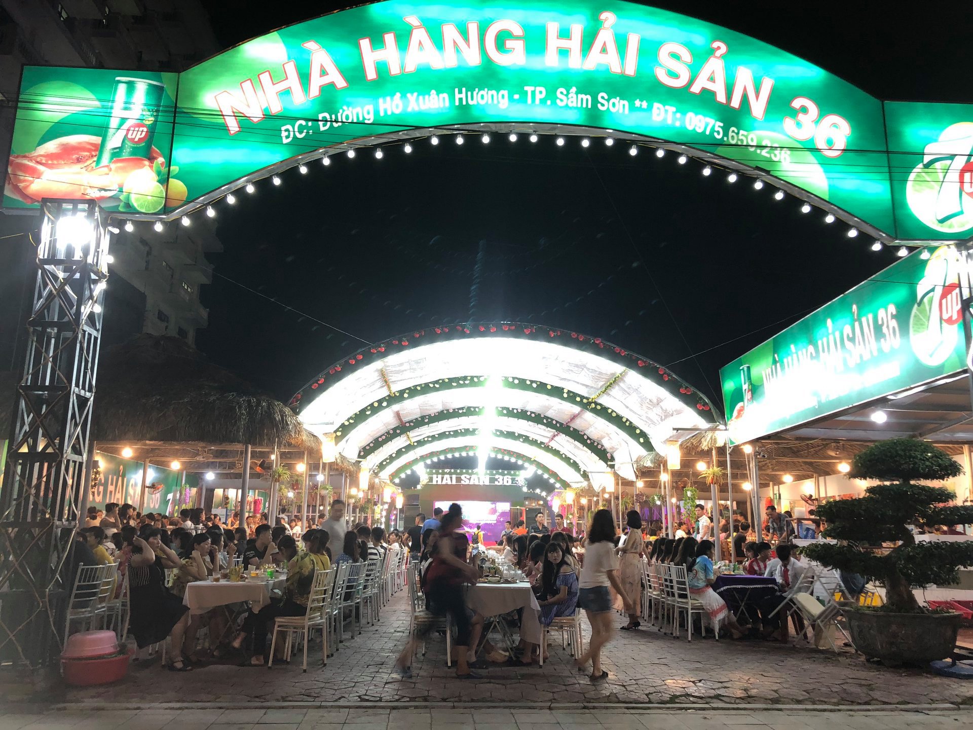 Ngày hôm nay, du khách hãy cùng với Reviewvilla.vn tìm hiểu về top 10 quán ăn ngon Sầm Sơn để chuẩn bị hành trang đến đây nhé.