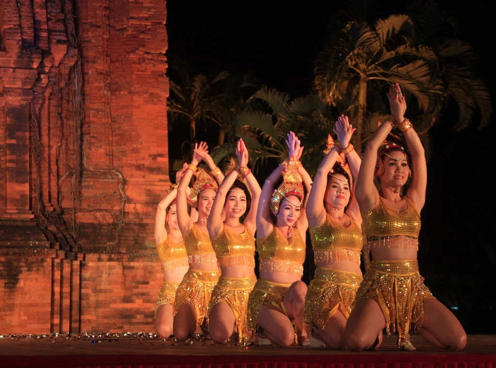 tháp đôi quy nhơn