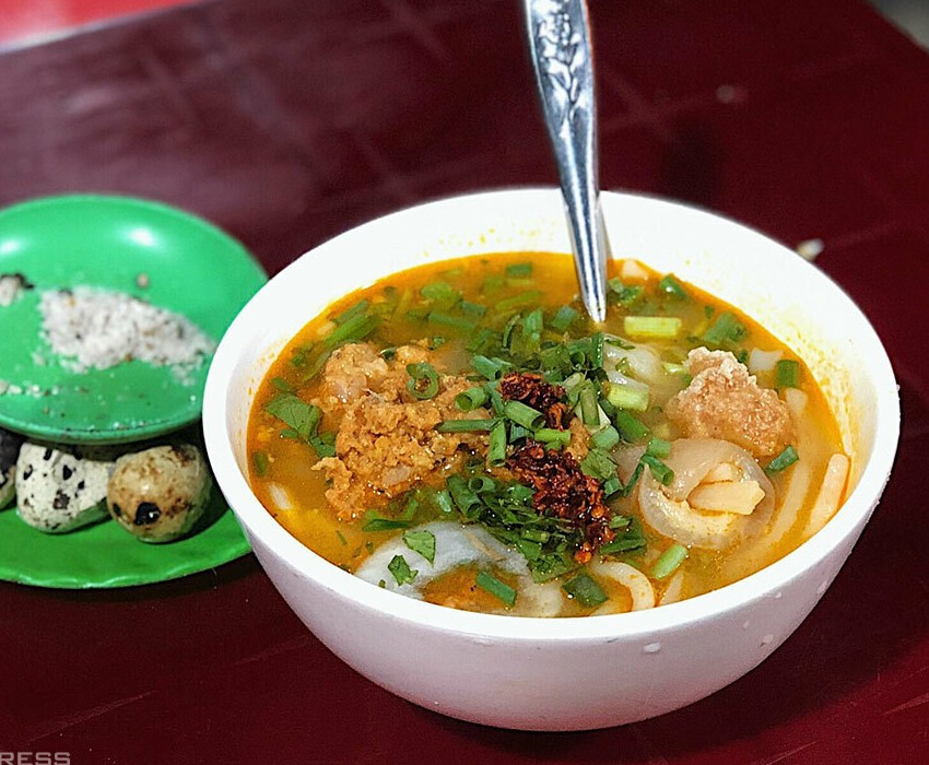 Bánh canh khô Huế - món ăn không thể bỏ qua khi du lịch Huế
