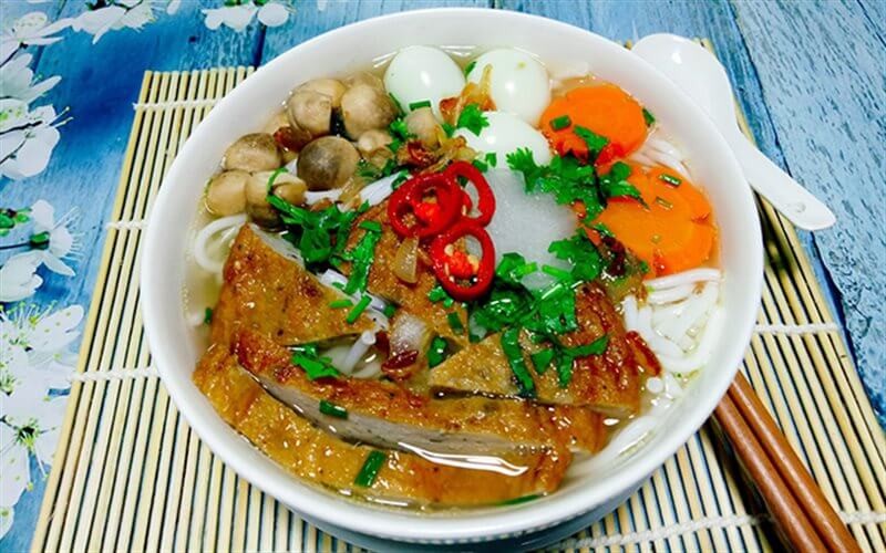 Bánh canh khô Huế - món ăn không thể bỏ qua khi du lịch Huế