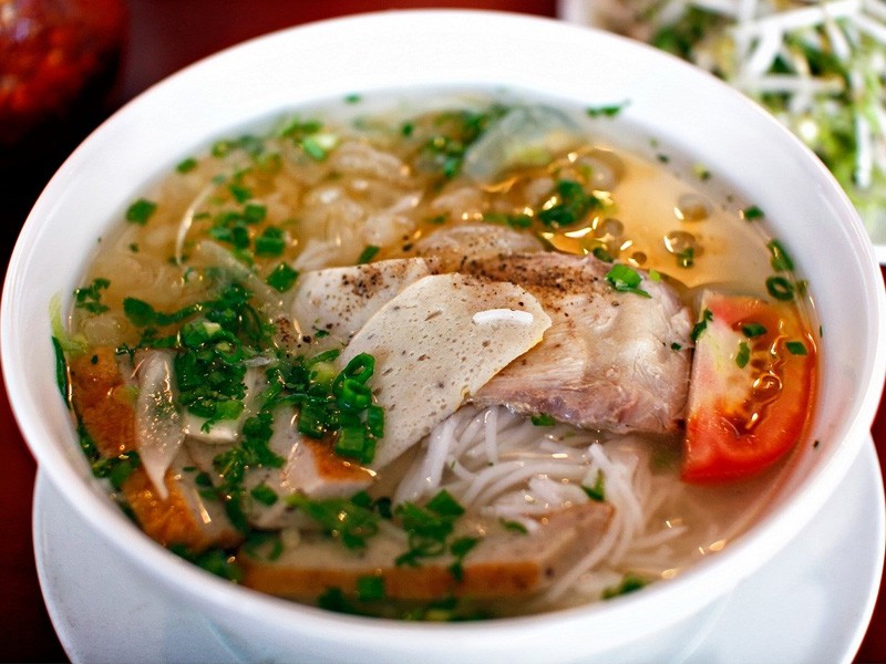 Bánh canh khô Huế - món ăn không thể bỏ qua khi du lịch Huế