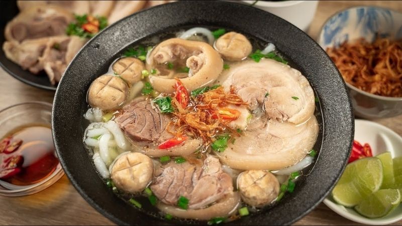 Bánh canh khô Huế - món ăn không thể bỏ qua khi du lịch Huế