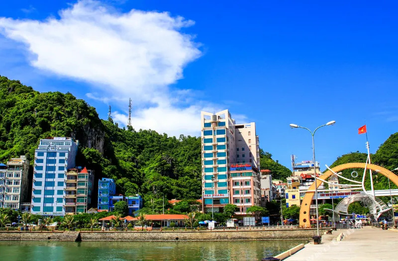 Review Biển Cát Bà “đi thì dễ mà đẹp quên lối về”