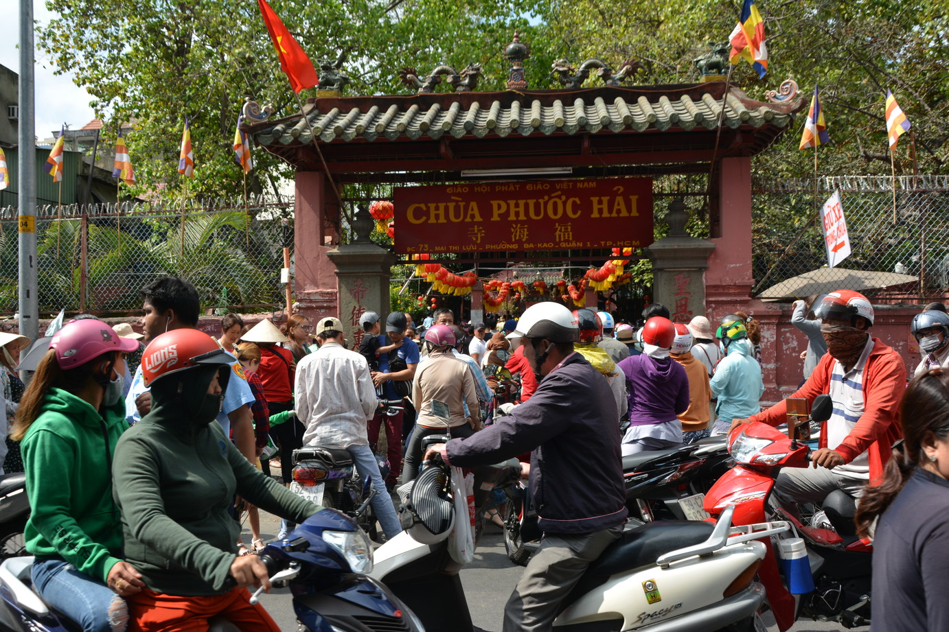 Review chùa Ngọc Hoàng linh thiêng giữa lòng Sài Gòn