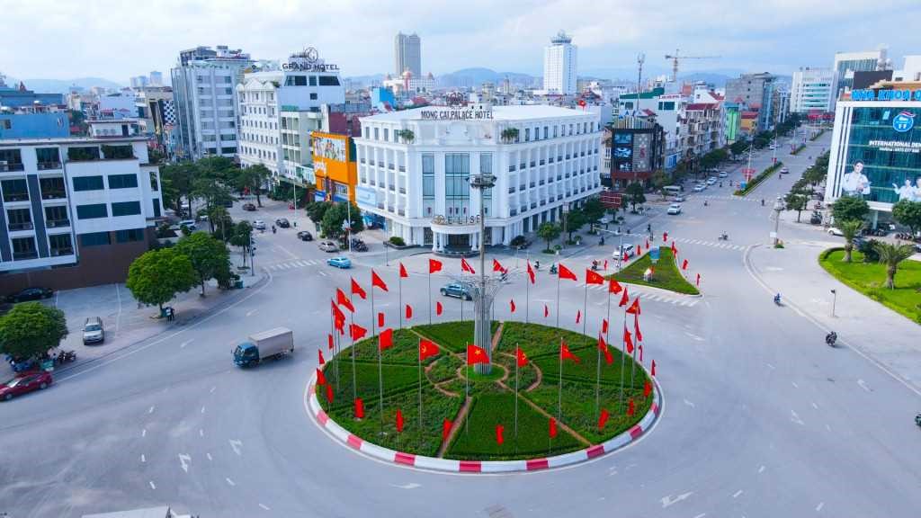 Móng Cái - Một “kỳ quan” thật khác tấp nập du khách săn đón