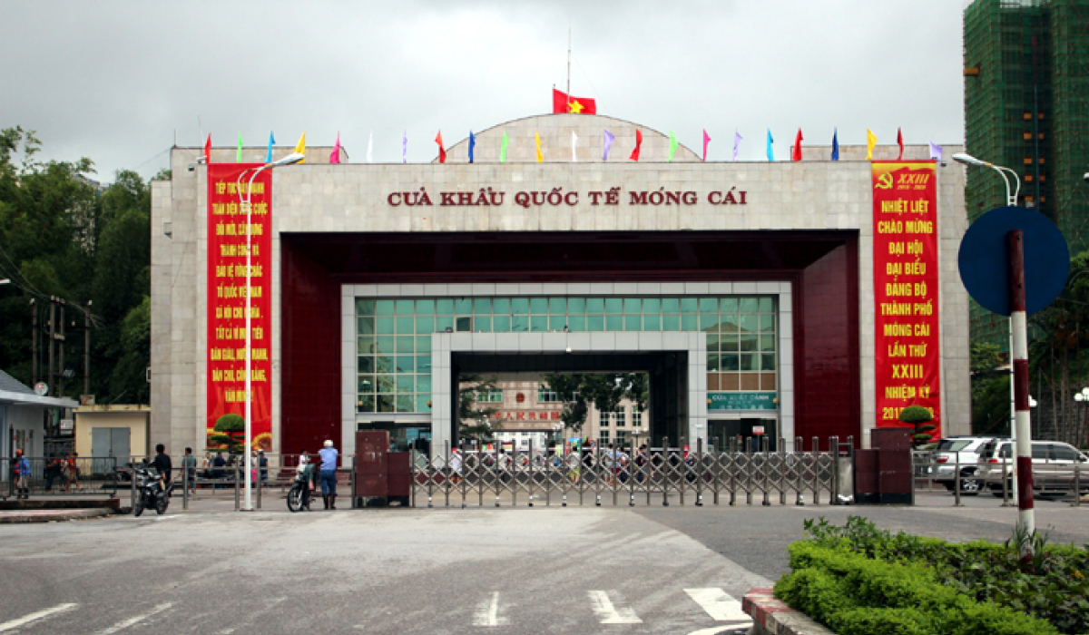 Móng Cái - Một “kỳ quan” thật khác tấp nập du khách săn đón