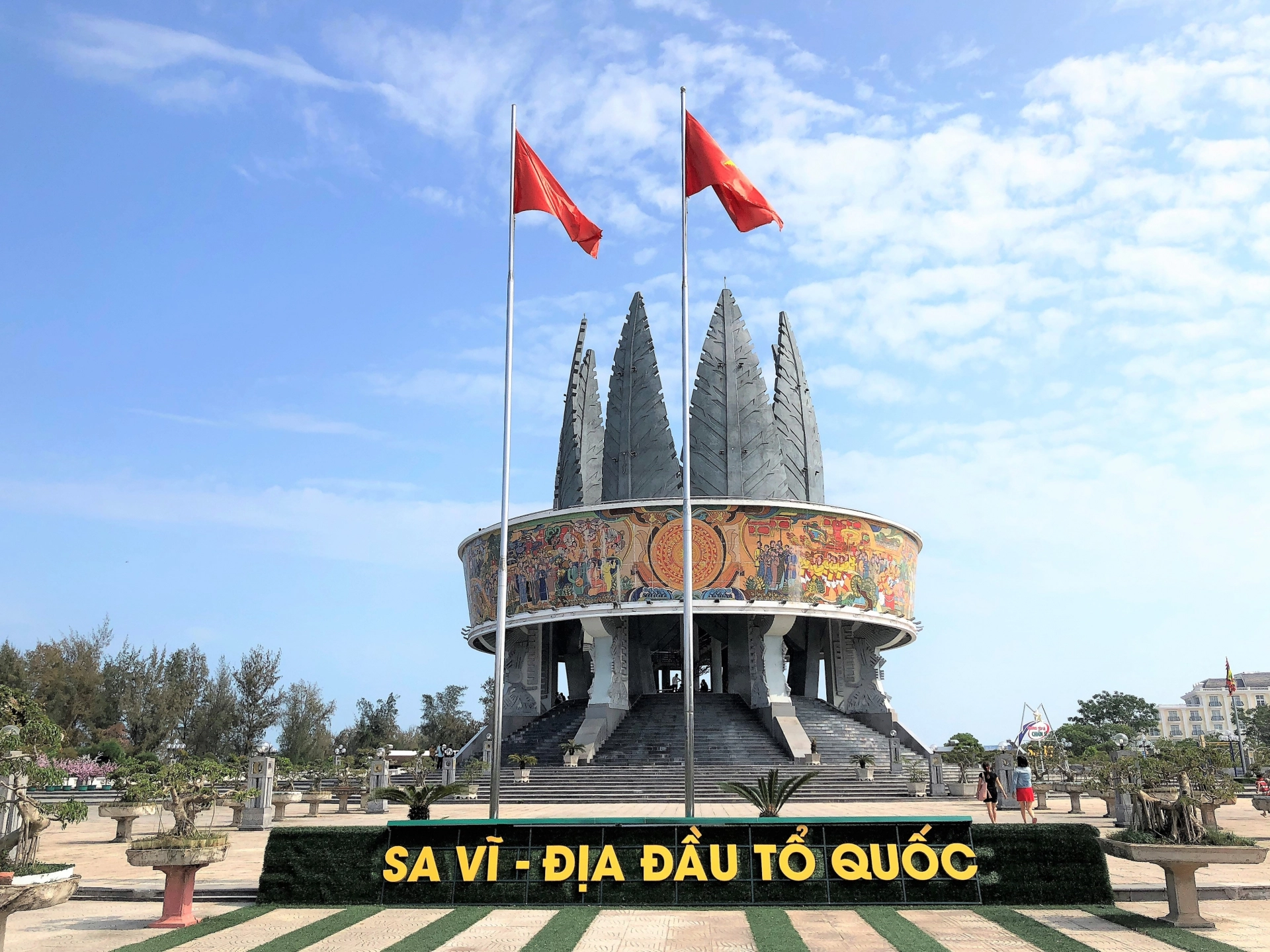 Móng Cái - Một “kỳ quan” thật khác tấp nập du khách săn đón