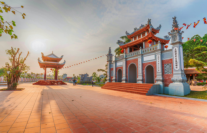Móng Cái - Một “kỳ quan” thật khác tấp nập du khách săn đón