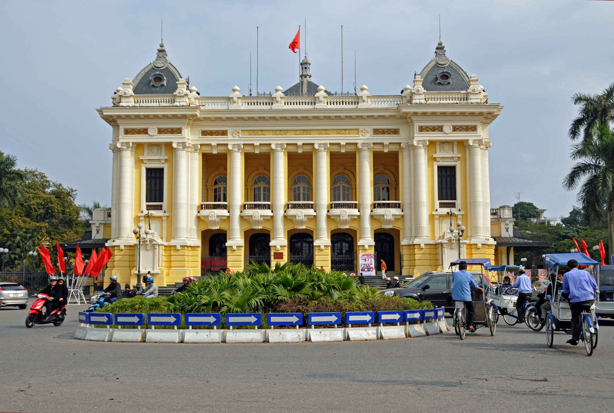 Nhà hát lớn Hà Nội - Kiến trúc châu Âu giữa lòng Hà Nội