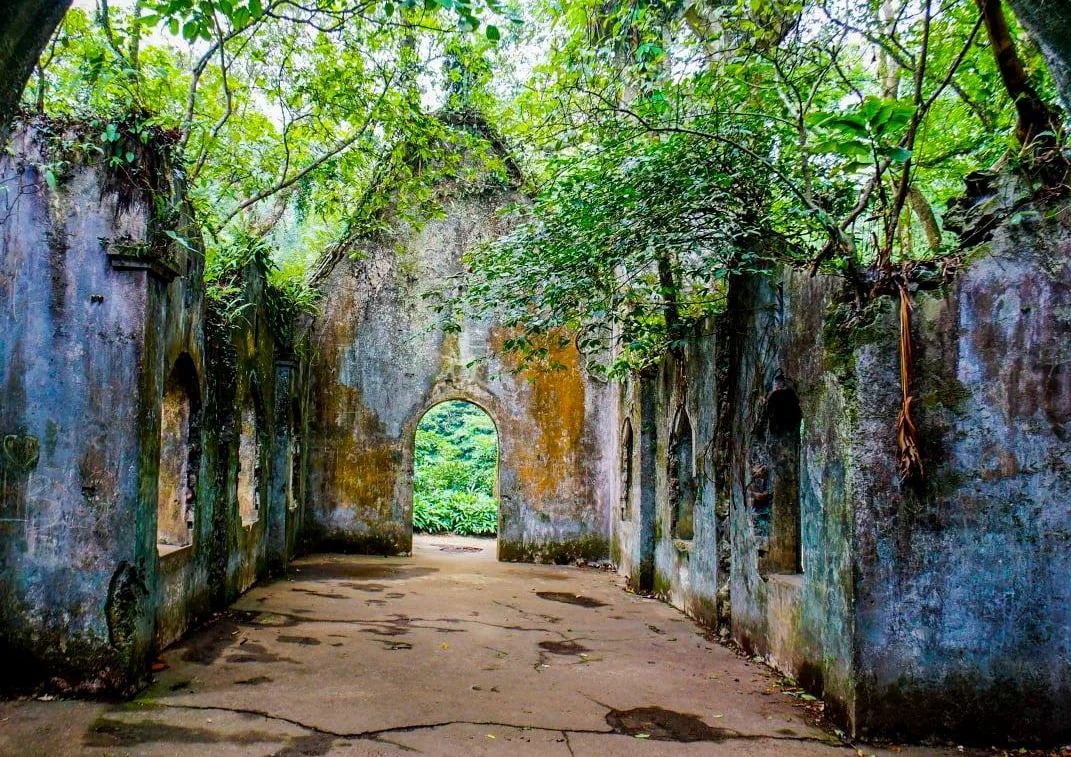 Khám phá nhà thờ đổ Ba Vì - Một “thị trấn Pháp” rêu phong