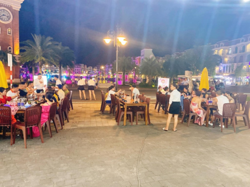 Review nhà hàng Crazy Crab Phú Quốc - nhà hàng hải sản tươi sống lớn nhất tại Grand World